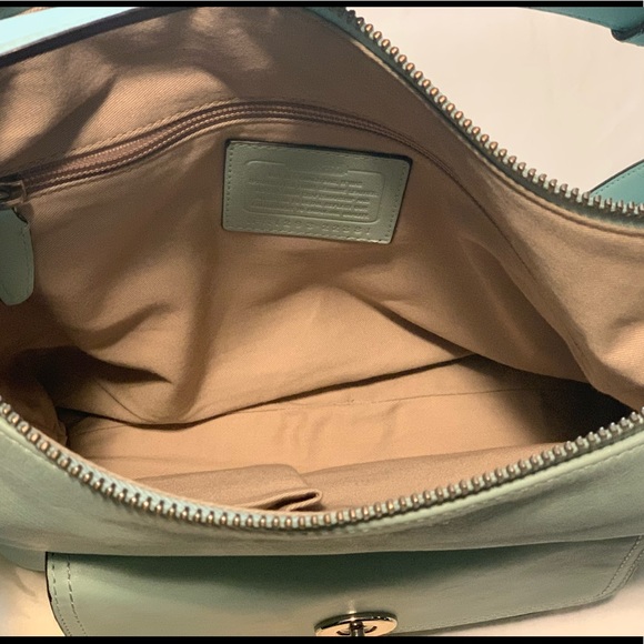 Coach Legacy Courtenay hobo in leather - Picture 5 of 8